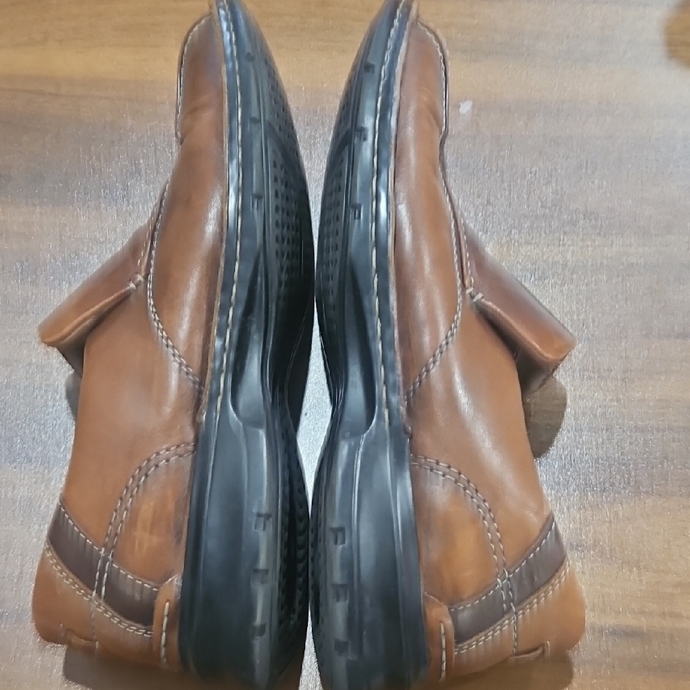 Clarks Men's Brown Leather Slip-On Loafers - Picture 6 of 10